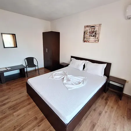 Πανσιόν Tropical 3*