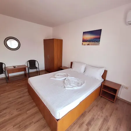 Tropical Πανσιόν Costinești